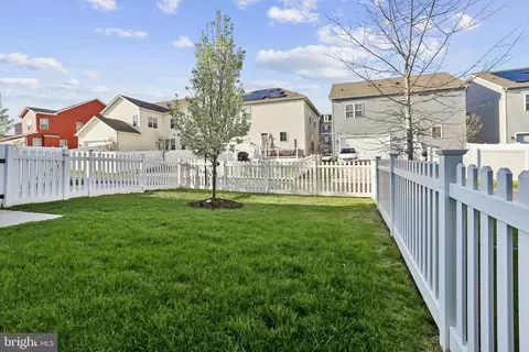 Exterior - 1109 Saxton Dr, Frederick, MD 21702 photo 3 of 4