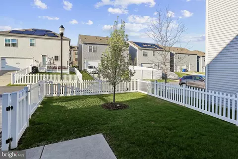 Exterior - 1109 Saxton Dr, Frederick, MD 21702 photo 4 of 4