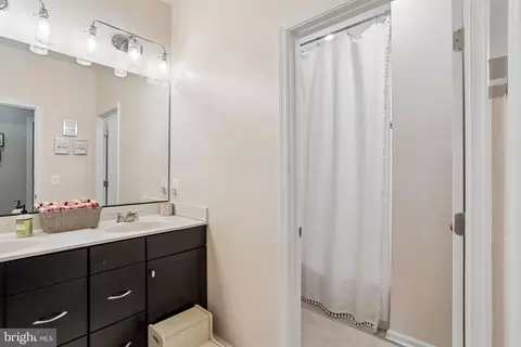 Bath - 1109 Saxton Dr, Frederick, MD 21702 photo 3 of 3