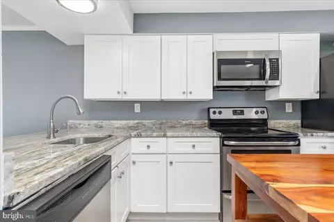 Kitchen - 1494 Dockside Ct, Frederick, MD 21701 photo 2 of 4