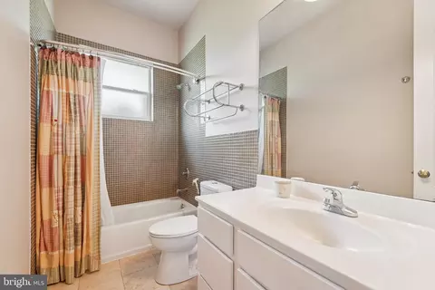 Bath - 5447 Stone Rd, Frederick, MD 21703 photo 2 of 5