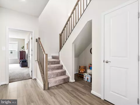 Entry Way - 822 Lindley Rd, Frederick, MD 21701 photo 8 of 11