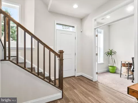 Entry Way - 822 Lindley Rd, Frederick, MD 21701 photo 4 of 11