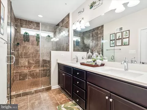 Bath - 822 Lindley Rd, Frederick, MD 21701 photo 3 of 4