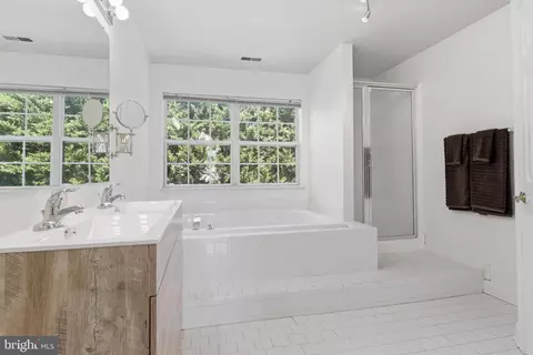 Bath - 6310 Remington Dr, Frederick, MD 21701 photo 2 of 4