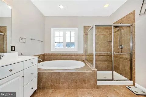 Bath - 9441 Dunraven St, Frederick, MD 21704 photo 2 of 4