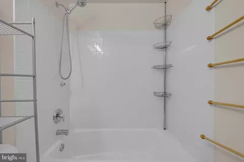 Bath - 1027 Dulaney Mill Dr, Frederick, MD 21702 photo 5 of 6