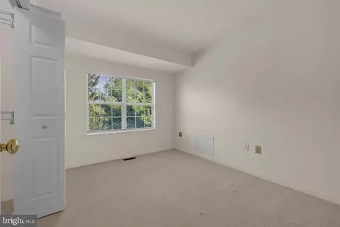 Bedroom - 1027 Dulaney Mill Dr, Frederick, MD 21702 photo 5 of 9