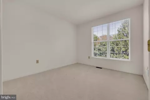 Bedroom - 1027 Dulaney Mill Dr, Frederick, MD 21702 photo 6 of 9