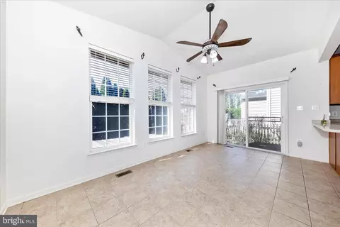 Entry Way - 100 Sunlight Dr, Frederick, MD 21702 photo 4 of 7