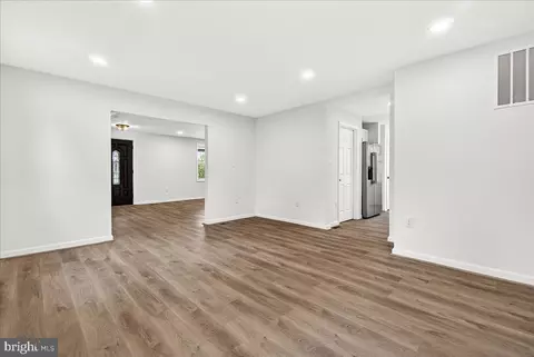 Living - 629 Wilson Pl, Frederick, MD 21702 photo 3 of 4