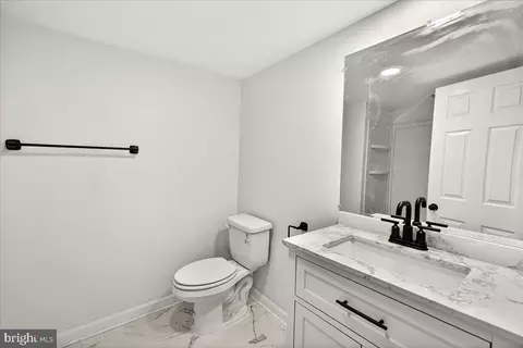 Bath - 629 Wilson Pl, Frederick, MD 21702 photo 3 of 3