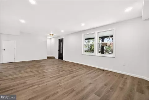 Living - 629 Wilson Pl, Frederick, MD 21702 photo 1 of 4