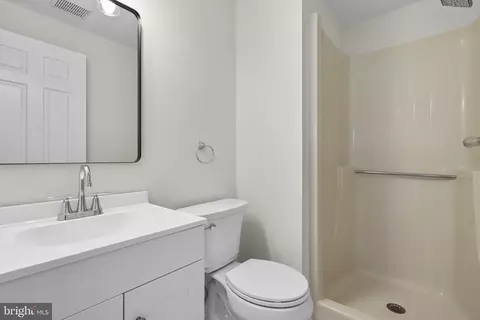 Bath - 8037 Waterview Ct, Frederick, MD 21701 photo 2 of 3