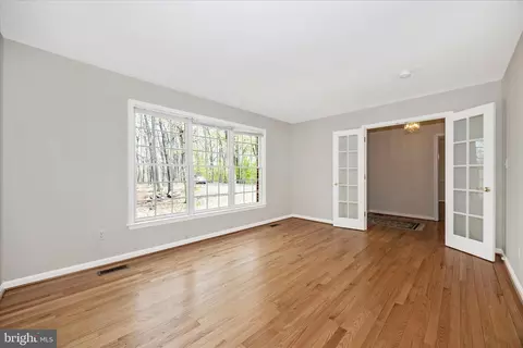 Living - 10393 Liberty Rd, Frederick, MD 21701 photo 4 of 7