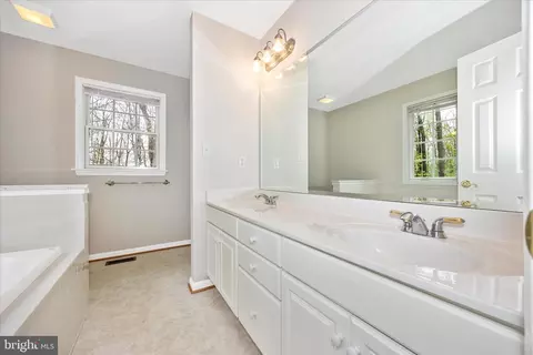 Bath - 10393 Liberty Rd, Frederick, MD 21701 photo 3 of 4