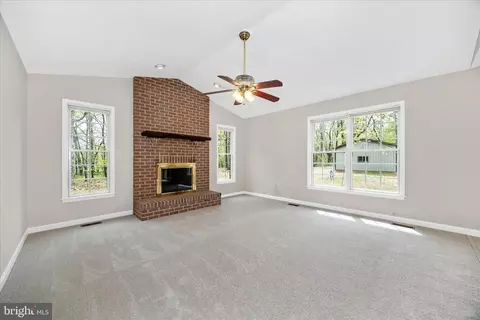 Living - 10393 Liberty Rd, Frederick, MD 21701 photo 6 of 7