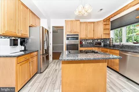 Kitchen - 1033 Bexhill Dr, Frederick, MD 21702 photo 2 of 6
