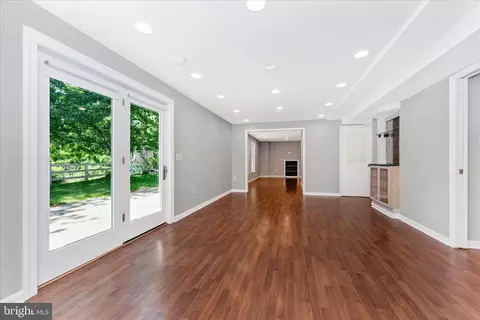 Living - 1033 Bexhill Dr, Frederick, MD 21702 photo 2 of 7