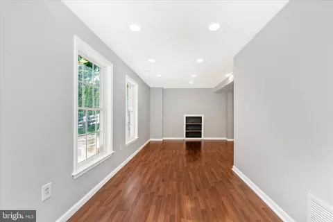 Living - 1033 Bexhill Dr, Frederick, MD 21702 photo 6 of 7