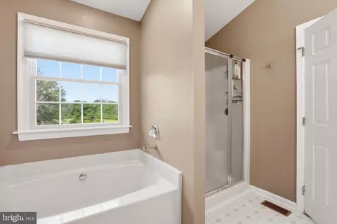 Bath - 8026 Captains Ct, Frederick, MD 21701 photo 2 of 2