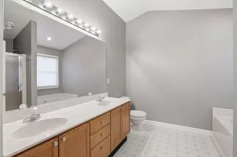 Bath - 8026 Captains Ct, Frederick, MD 21701 photo 1 of 2