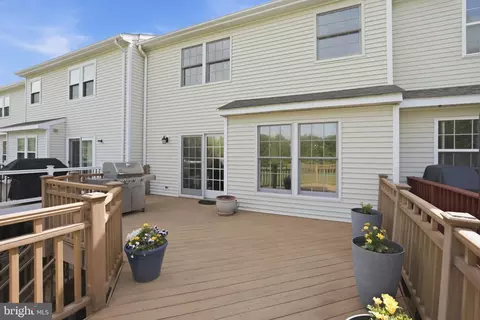 Exterior - 8026 Captains Ct, Frederick, MD 21701 photo 4 of 6