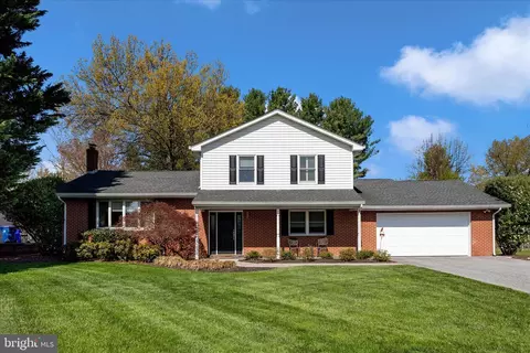 8022 Fieldstone Dr, Frederick, MD 21702