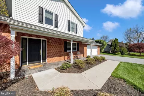 Exterior - 8022 Fieldstone Dr, Frederick, MD 21702 photo 7 of 11