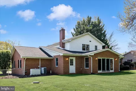 Exterior - 8022 Fieldstone Dr, Frederick, MD 21702 photo 4 of 11