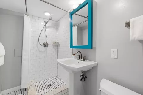 Bath - 316 E 3rd St E, Frederick, MD 21701 photo 4 of 5