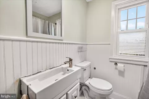 Bath - 301 W 7th St, Frederick, MD 21701 photo 1 of 2