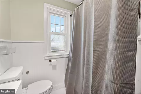 Bath - 301 W 7th St, Frederick, MD 21701 photo 2 of 2