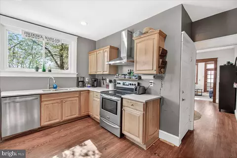 Entry Way - 301 W 7th St, Frederick, MD 21701 photo 2 of 3