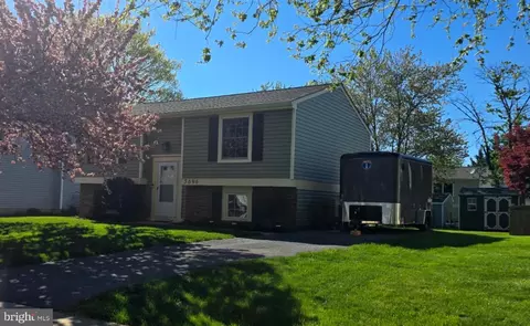 5696 Pebble Dr, Frederick, MD 21703