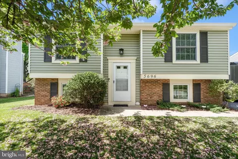 Exterior - 5696 Pebble Dr, Frederick, MD 21703 photo 2 of 10