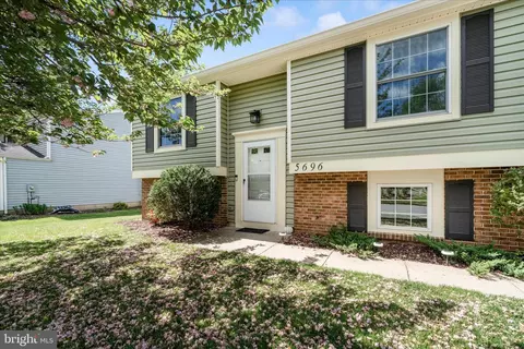 Exterior - 5696 Pebble Dr, Frederick, MD 21703 photo 3 of 10