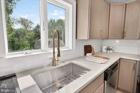 Kitchen - 208 Main St, Middletown, MD 21769 photo 4 of 5