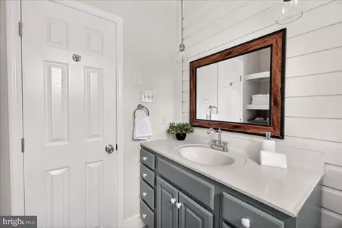 Bath - 208 Main St, Middletown, MD 21769 photo 2 of 7