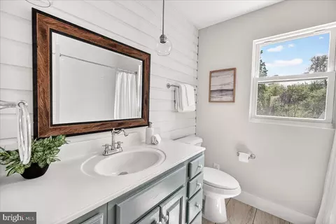 Bath - 208 Main St, Middletown, MD 21769 photo 1 of 7