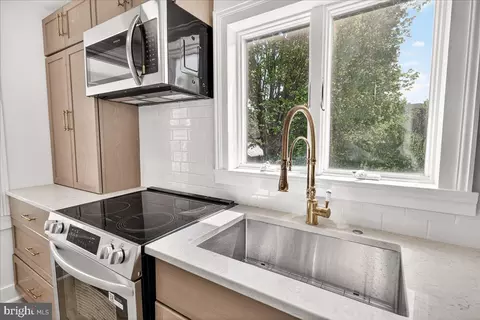 Kitchen - 208 Main St, Middletown, MD 21769 photo 5 of 5