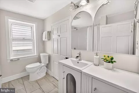 Bath - 208 Main St, Middletown, MD 21769 photo 4 of 7