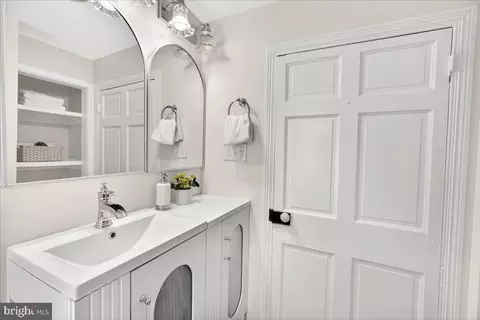 Bath - 208 Main St, Middletown, MD 21769 photo 5 of 7