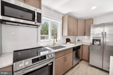 Kitchen - 208 Main St, Middletown, MD 21769 photo 3 of 5