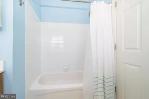 Bath - 584 Ellison Ct, Frederick, MD 21703 photo 3 of 5