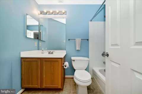 Bath - 584 Ellison Ct, Frederick, MD 21703 photo 4 of 5