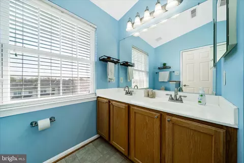 Bath - 584 Ellison Ct, Frederick, MD 21703 photo 2 of 5