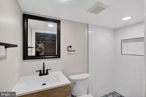 Bath - 112 4th St, Frederick, MD 21701 photo 3 of 3
