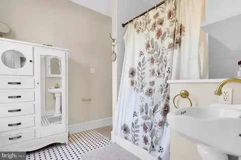 Bath - 216 E Main St, Middletown, MD 21769 photo 2 of 8
