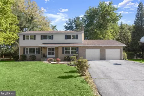 8208 Glendale Dr, Frederick, MD 21702